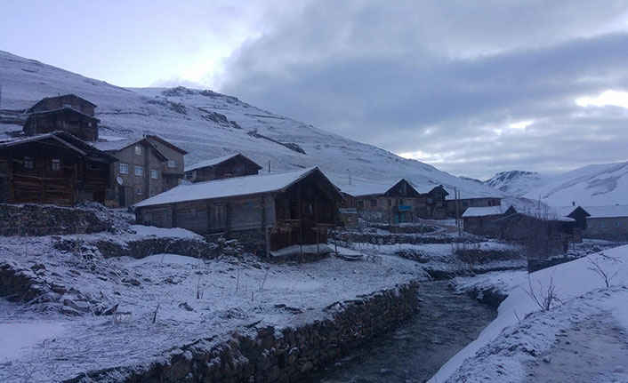 Dumlu Yaylası beyaz örtü ile kaplandı