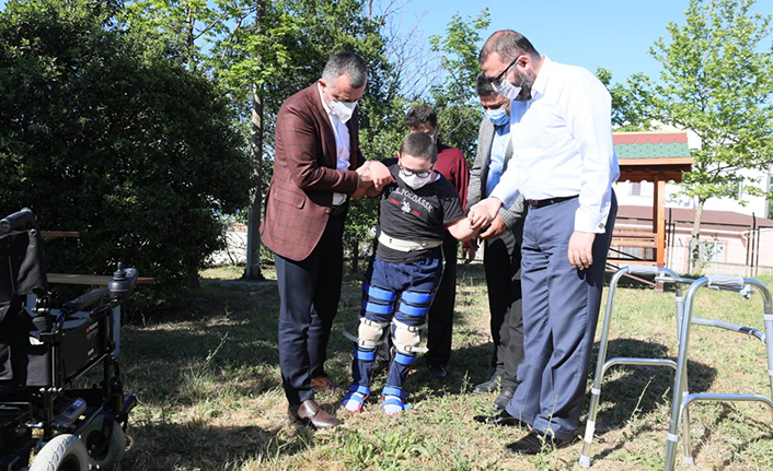 Yürüyemeyen Umut ilk kez bayramı ayakta karşıladı! Hayali ise Trabzonspor maçı...