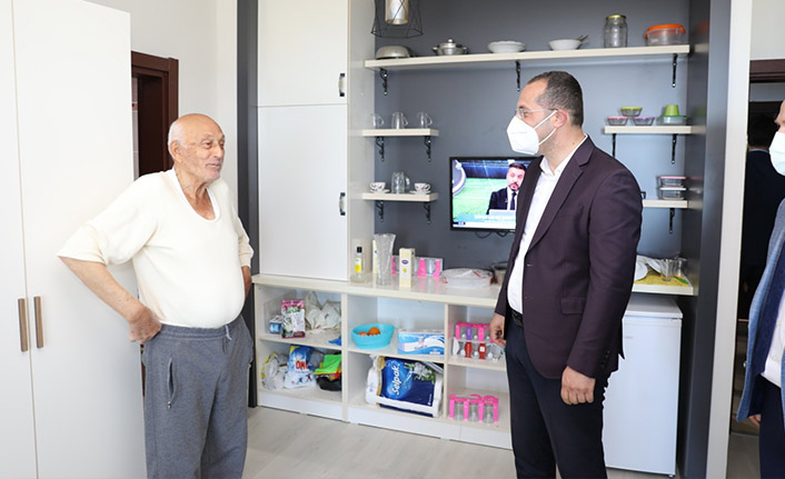 Başkan Ekim yaşlıları unutması