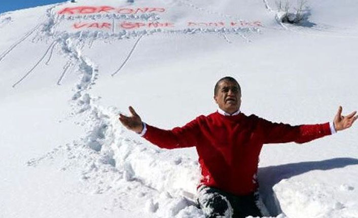 'Korona var öpme' klibi çekti, koronavirüsten hastanelik oldu