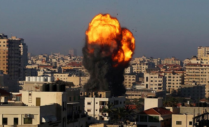 İsrail Gazze'yi bombaladı