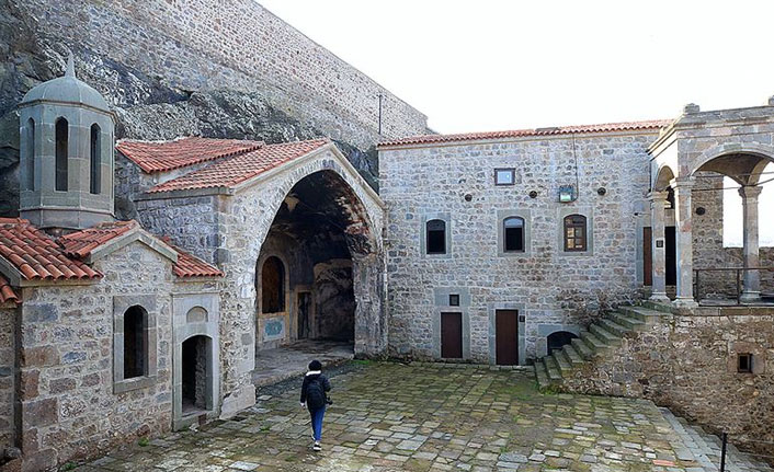 Trabzon'da Kızlar Manastırı turizm sezonunu bekliyor