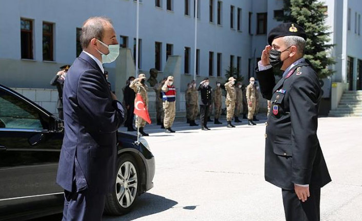 Bayburt Valisi'nden, görev başındaki personele bayram ziyareti