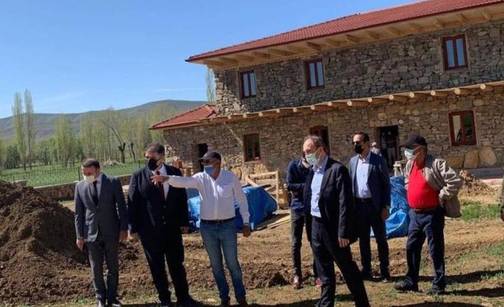 Vali Epcim ve Milletvekili Battal yılın müzesini ziyaret etti