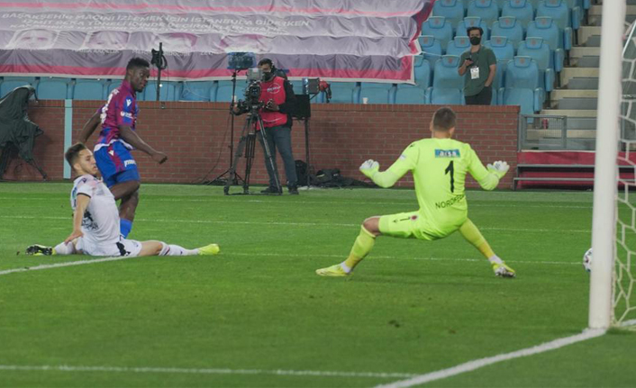 Ekuban golünü attı