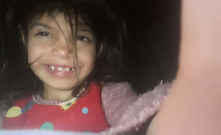 Köpeklerin saldırdığı küçük çocuk hayatını kaybetti