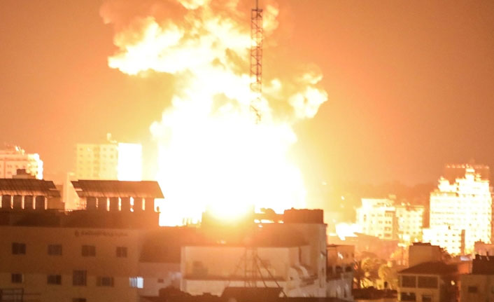 İsrail Gazze'yi vurmaya devam ediyor