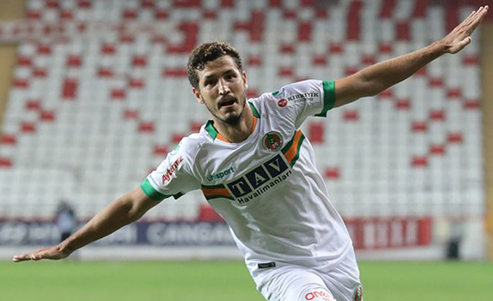 Günlerce Trabzonspor'a yazılmıştı yeni takımına imza atıyor