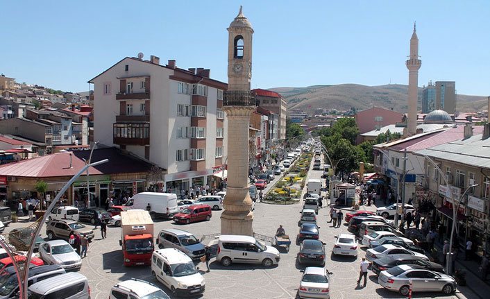 Tam kapanma bitti, vatandaşlar sokaklara akın etti