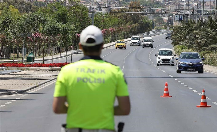 Kovid-19'un yayılım hızı 'tam kapanmayla' kesildi