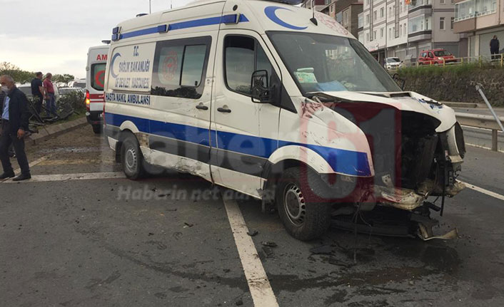 Trabzon’da hasta taşıyan nakil ambulansı karşı şeride geçti! 4 yaralı
