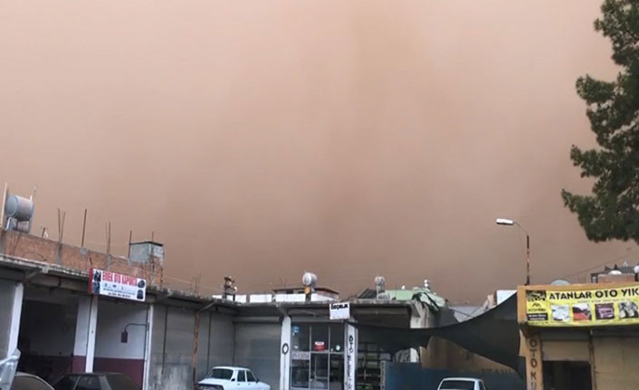 Suriye’den gelen toz bulutu Şanlıurfa’yı esir aldı
