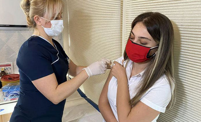 Bakan açıkladı! Bir meslek grubu daha aşı takvimine dahil edildi