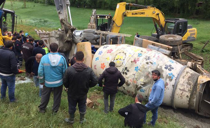 Trabzon'da beton mikseri devrildi: 1 yaralı