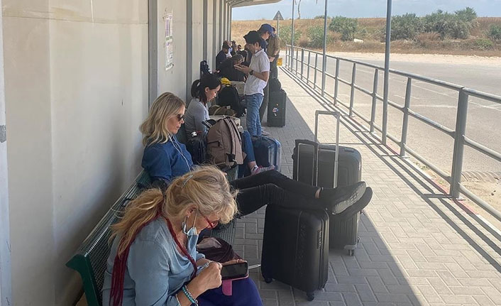 İsrail Gazze'ye açılan sınır kapılarını kapattı