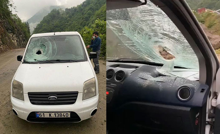 Trabzon’da aracın üzerine kaya parçası düştü