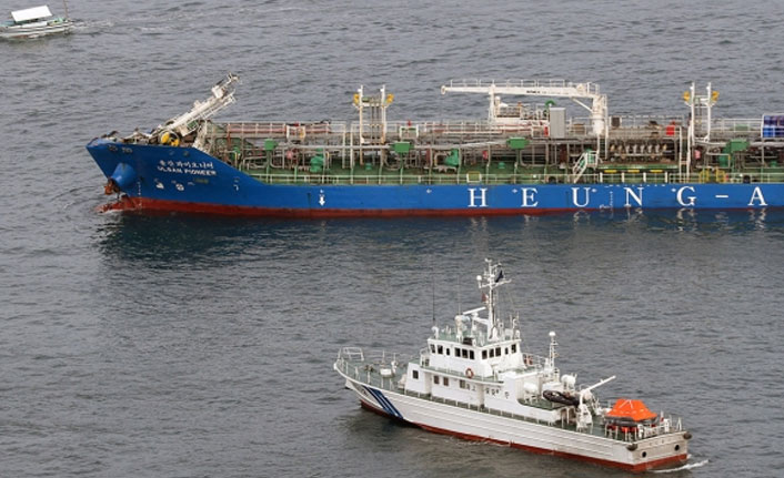 Tankerle çarpışan kargo gemisi battı: 3 mürettebat kayıp