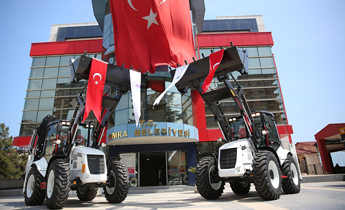 Yomra Belediyesi’ne iki yeni iş makinesi