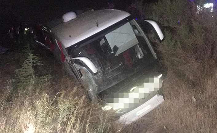 Yolcu otobüsü devrildi: 1 ölü, 10 yaralı