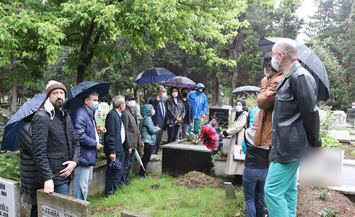 Görevi başında öldürülen doktor mezarı başında anıldı