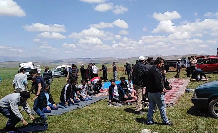 Bayburtlular kuraklığa karşı yağmur duasına çıktı