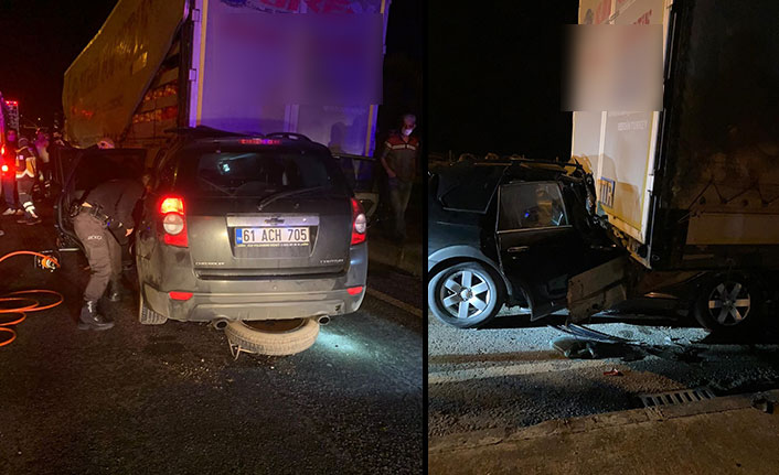 Trabzon'da feci kaza! Lüks cip tırın altına girdi