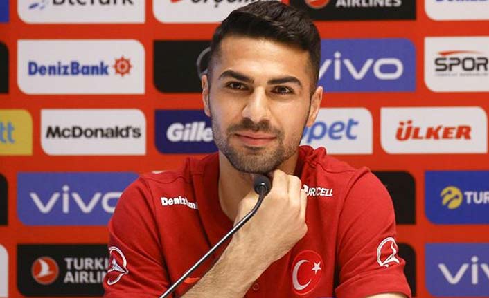 Devler milli futbolcu Zeki Çelik'in peşinde!