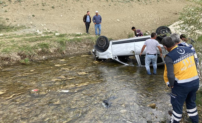 Genç sağlıkçı dereye uçan araçta can verdi