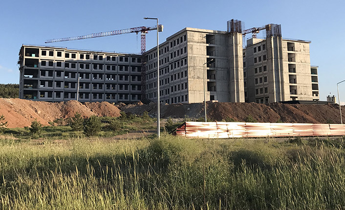 Hastane binası inşaatından düşen işçi öldü