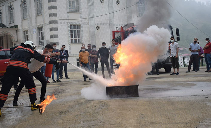 Trabzon'da gönüllü itfaiyeciler eğitiliyor