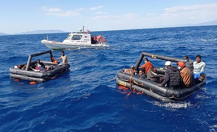 Türk kara sularına itilen 131 düzensiz göçmen kurtarıldı