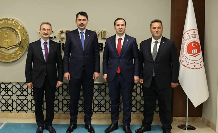 Salih Cora ve beraberindekilerden Bakan Kurum'a ziyaret