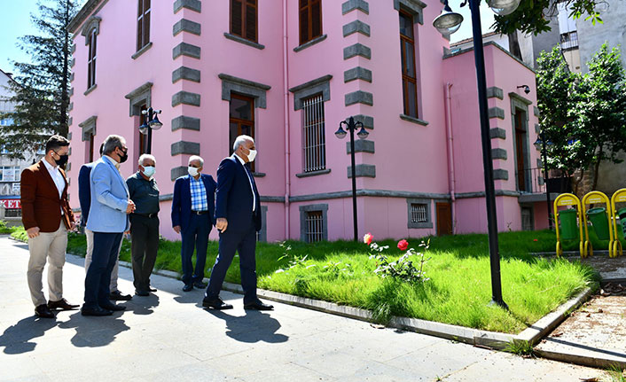 Başkan Zorluoğlu'ndan Sanat Evi'ne ziyaret