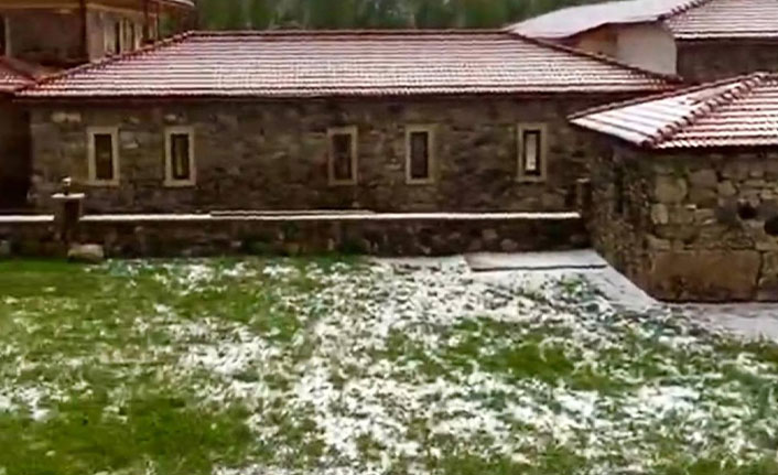 Bayburt'ta fındık büyüklüğünde dolu