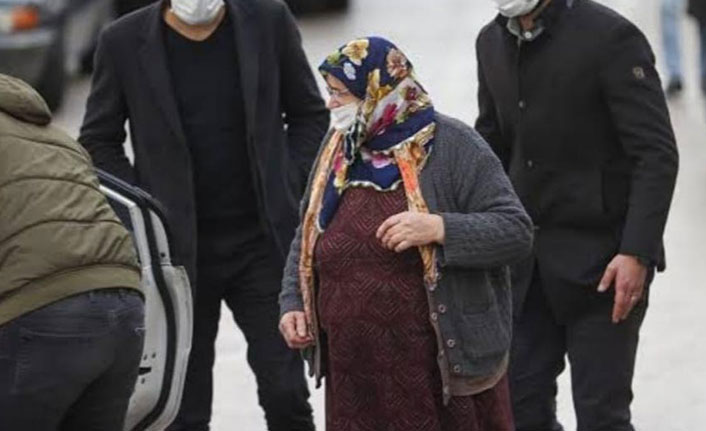 60 yıllık eşini 38 yerinden bıçakladı