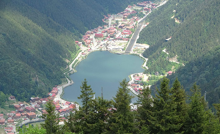 Uzungöl eski günlerini arıyor