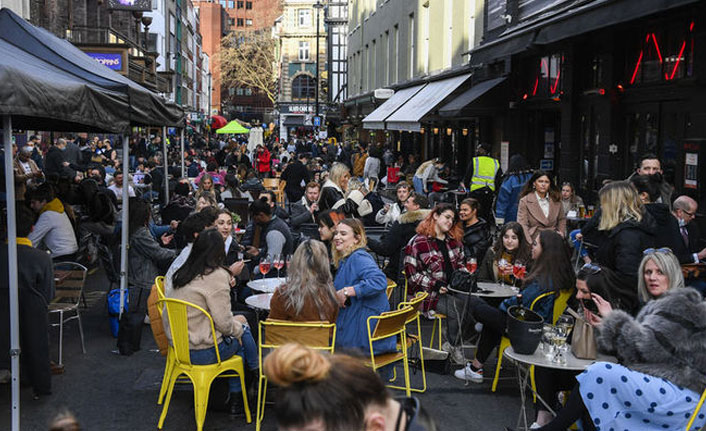 İngiltere'de varyant alarmı! Normalleşme ertelenebilir