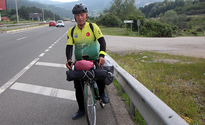 İstanbul'dan Gürcistan'a bisikletle gidiyor