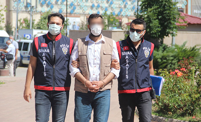 Platonik hisler beslediği kadını silahla rehin aldı