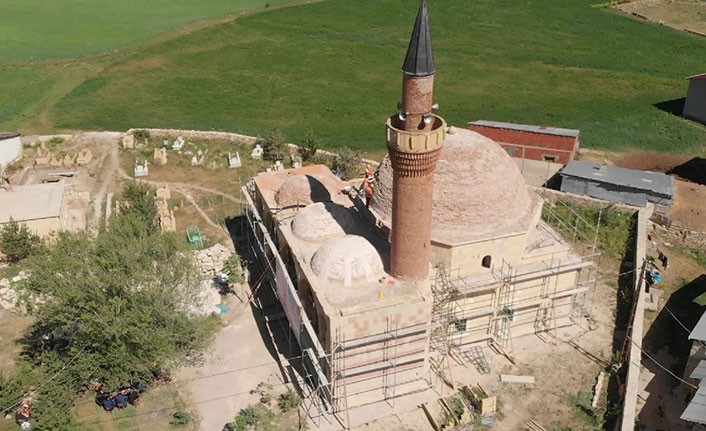 Bayburt'taki tarihi caminin restorasyonda hedef yılsonu