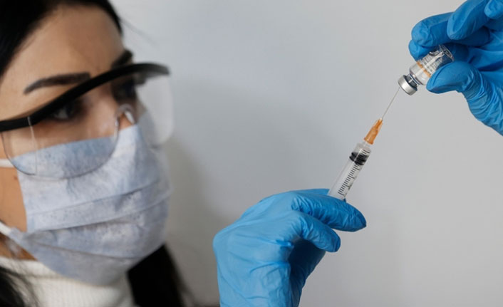 Bakan Koca açıkladı! Aşılama yaşı 25'e indi