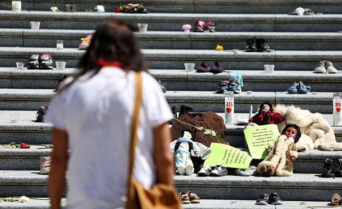 Yatılı kilise okulu skandalları bitmiyor! Yeni çocuk mezarları bulundu