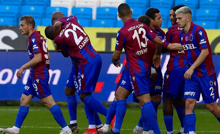 Trabzonspor'da bazı mevkilerde rekabet üst düzeye çıkacak.