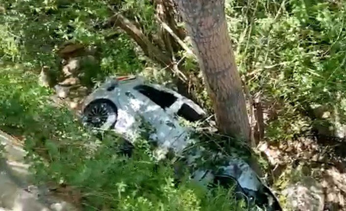 Trabzon plakalı araç Bayburt'ta kaza yaptı! 2 Yaralı