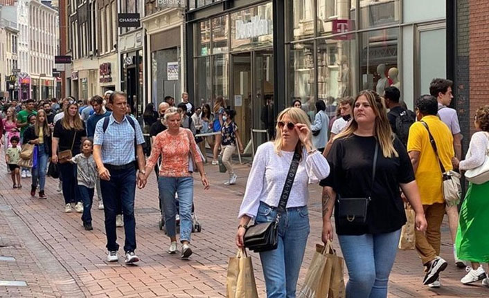 Bir ülke daha maske zorunluluğunu kaldırdı