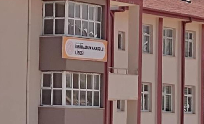 Okulun tabelası değişti sınava giremediler