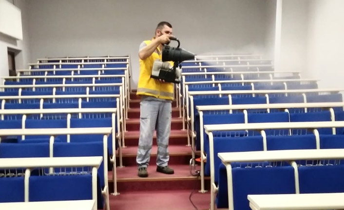 Avrasya Üniversitesi'nde dezenfekte çalışmaları sürüyor