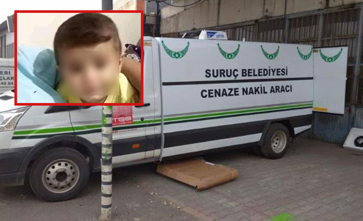 Acı olay! 3 yaşındaki çocuk cenaze nakil aracının altında can verdi