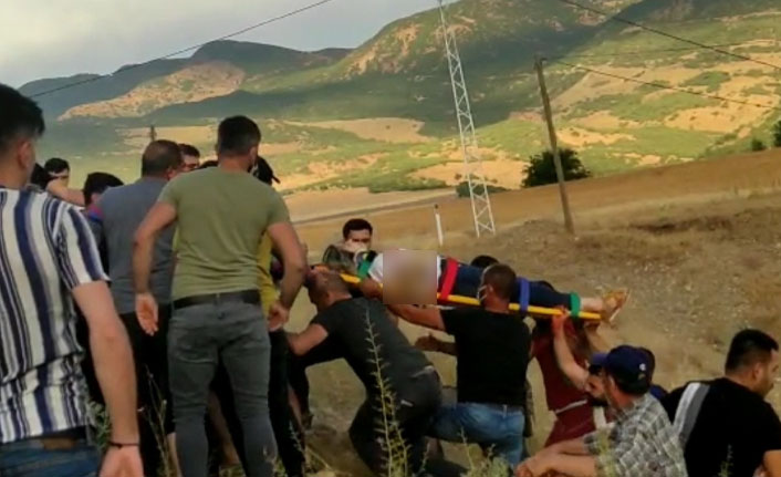 Feci kaza! Bariyerlere çarpan motosiklette kolu koptu