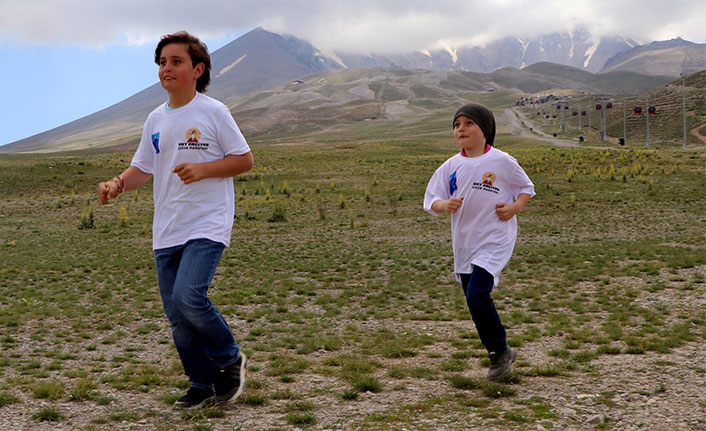 Maratonu karıştırınca 800 metre yerine 12 kilometre koştular